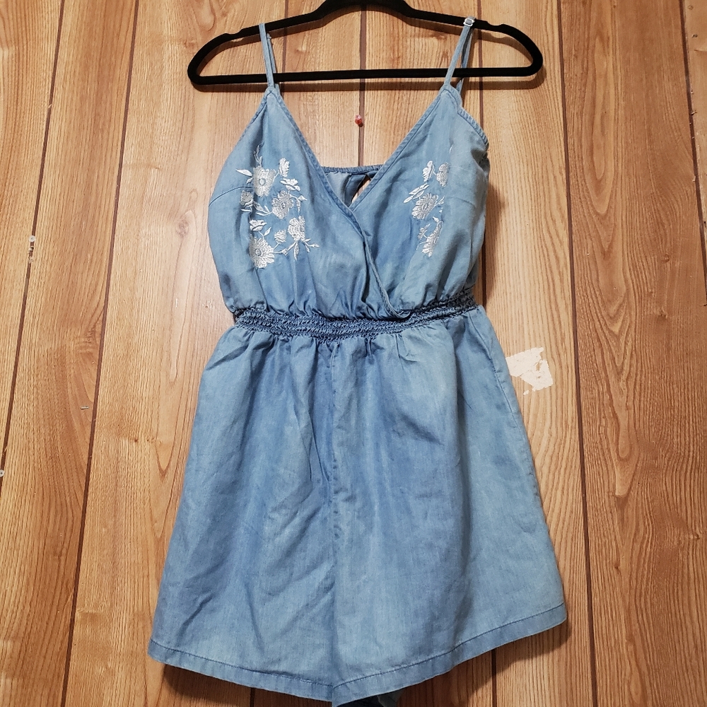 Love Tree Denim Romper Size L Embroidered flowers light wash blue, modesty snap.